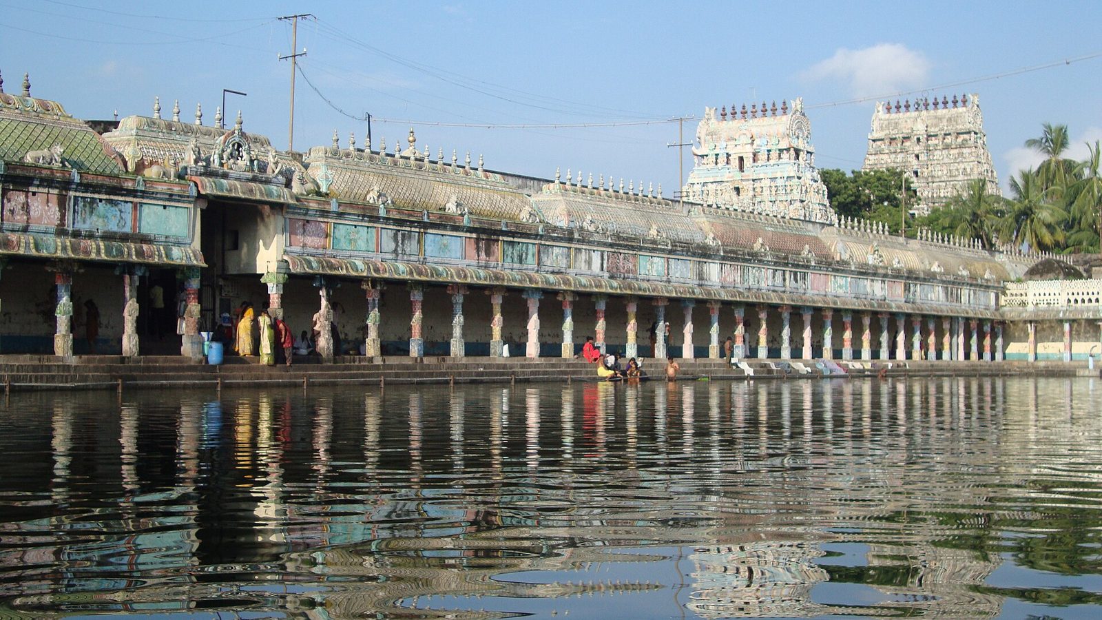 The Siddhamirtham temple tank and gopuram of Vaitheeswaran Koil, Tamil Nadu